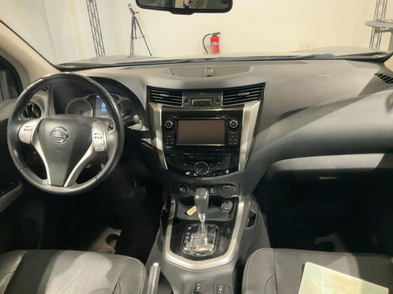 Nissan Navara Pick-up 2.5 dCi Double Cab LE 4x4 — zdjęcie 12
