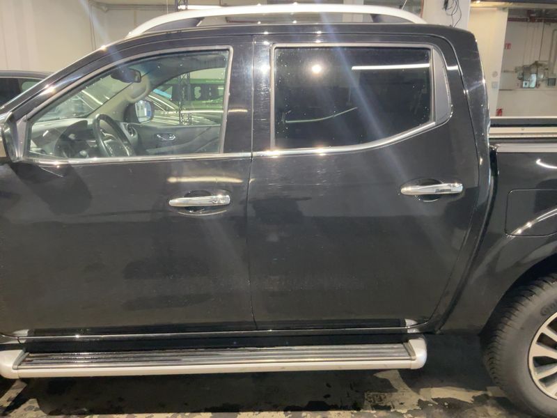 Nissan Navara Pick-up 2.5 dCi Double Cab LE 4x4 — zdjęcie 4