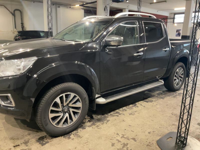 Nissan Navara Pick-up 2.5 dCi Double Cab LE 4x4 — zdjęcie 2