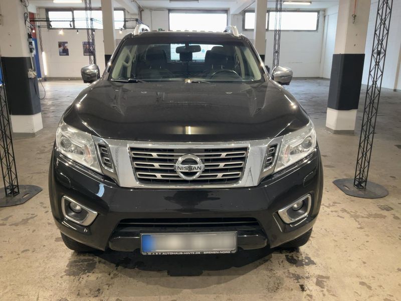 Nissan Navara Pick-up 2.5 dCi Double Cab LE 4x4 — zdjęcie 9