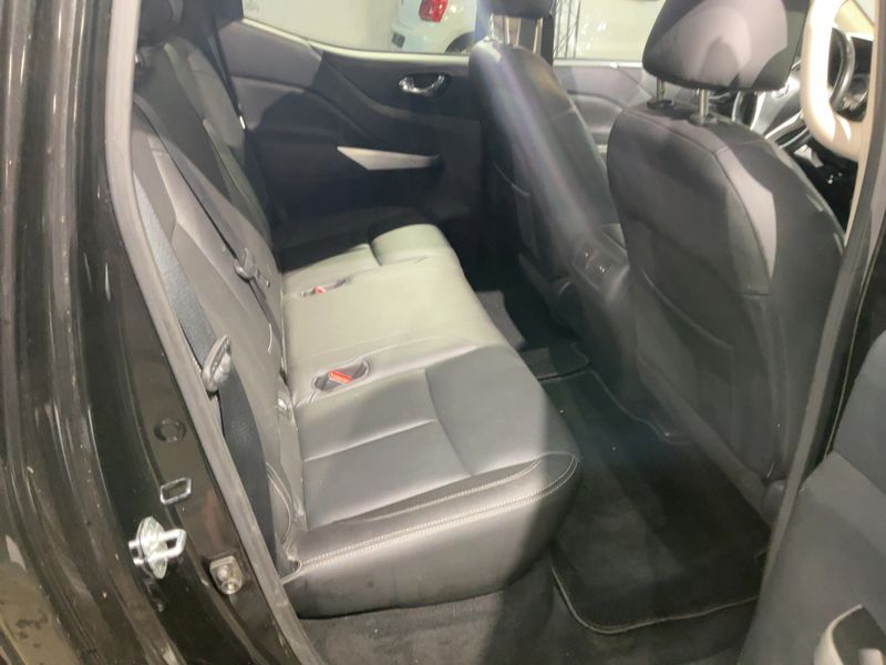 Nissan Navara Pick-up 2.5 dCi Double Cab LE 4x4 — zdjęcie 14