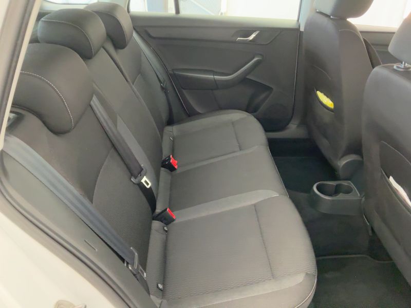 Skoda Rapid Spaceback 1.6 TDI Ambition — zdjęcie 14