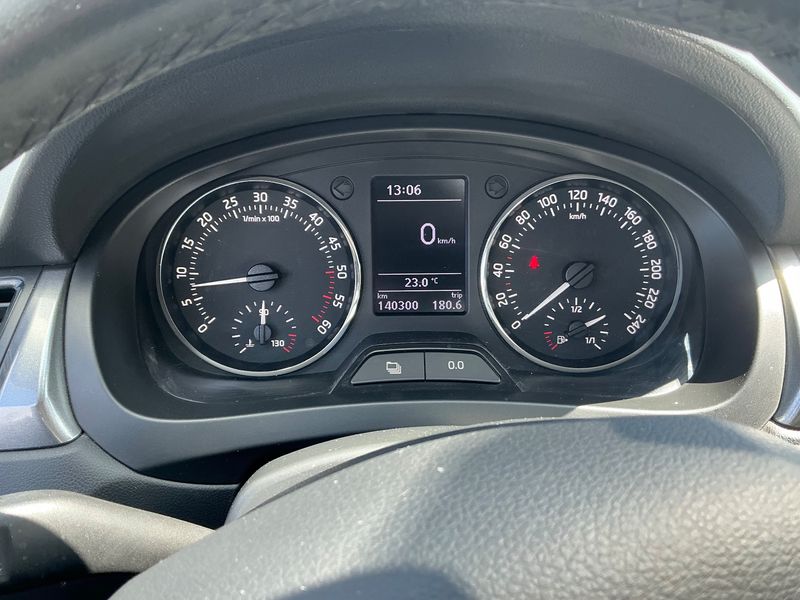 Skoda Rapid Spaceback 1.6 TDI Ambition — zdjęcie 13