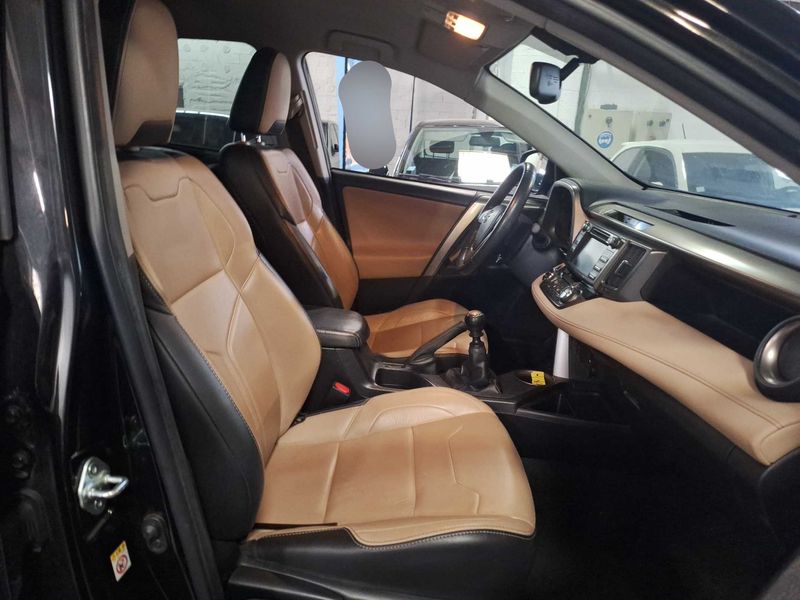 Toyota RAV 4 2.0 D-4D Life — zdjęcie 10
