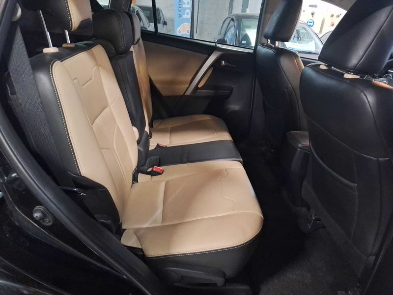 Toyota RAV 4 2.0 D-4D Life — zdjęcie 14