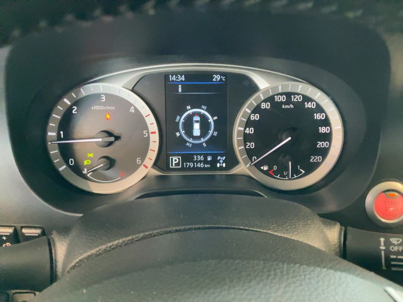 Nissan Navara NP-300 2.3 dCi N-Guard Double Cab 4x4 — zdjęcie 13