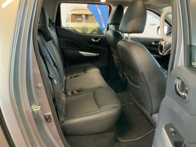 Nissan Navara NP-300 2.3 dCi N-Guard Double Cab 4x4 — zdjęcie 14
