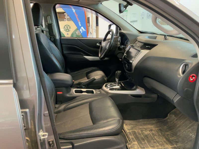 Nissan Navara NP-300 2.3 dCi N-Guard Double Cab 4x4 — zdjęcie 11