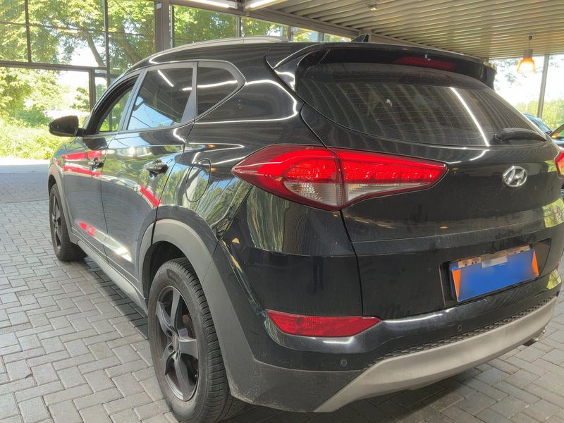Hyundai Tucson 1.6 TGDI Premium 2WD — zdjęcie 3