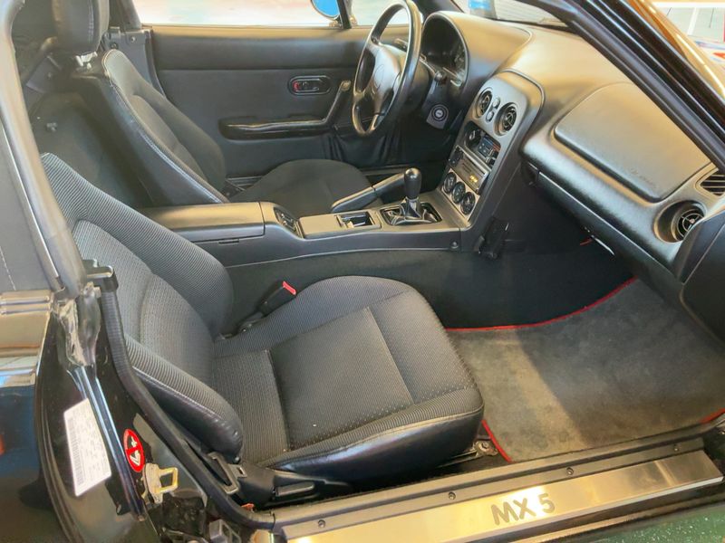 Mazda MX-5 1.8 Roadster — zdjęcie 11