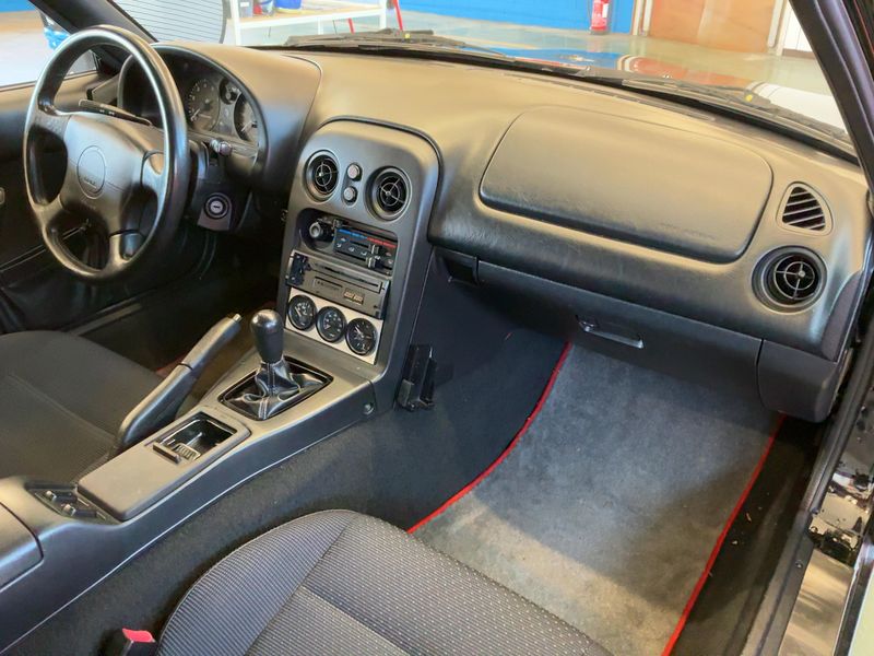 Mazda MX-5 1.8 Roadster — zdjęcie 12