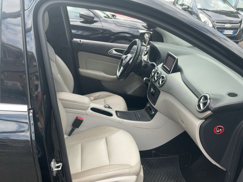 Mercedes-Benz B-Klasse B 180 CDI Premium — zdjęcie 11