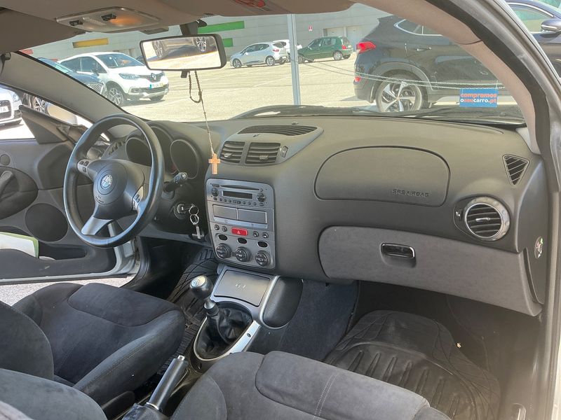 Alfa Romeo Alfa GT 1.9 JTD M-Jet Selective — zdjęcie 12