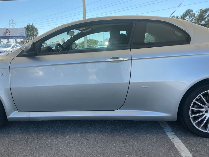 Alfa Romeo Alfa GT 1.9 JTD M-Jet Selective — zdjęcie 4