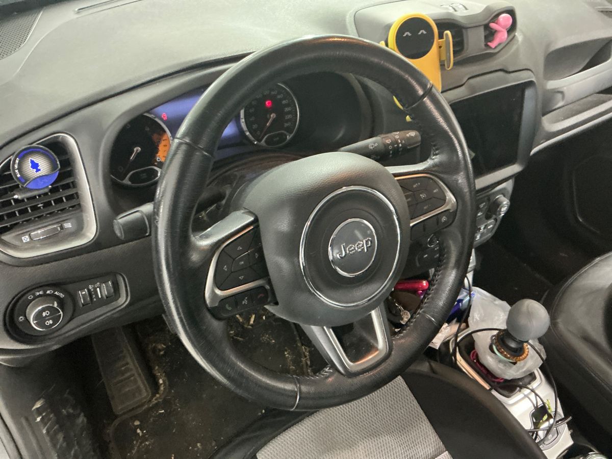 Jeep Renegade 2018 — photo 34