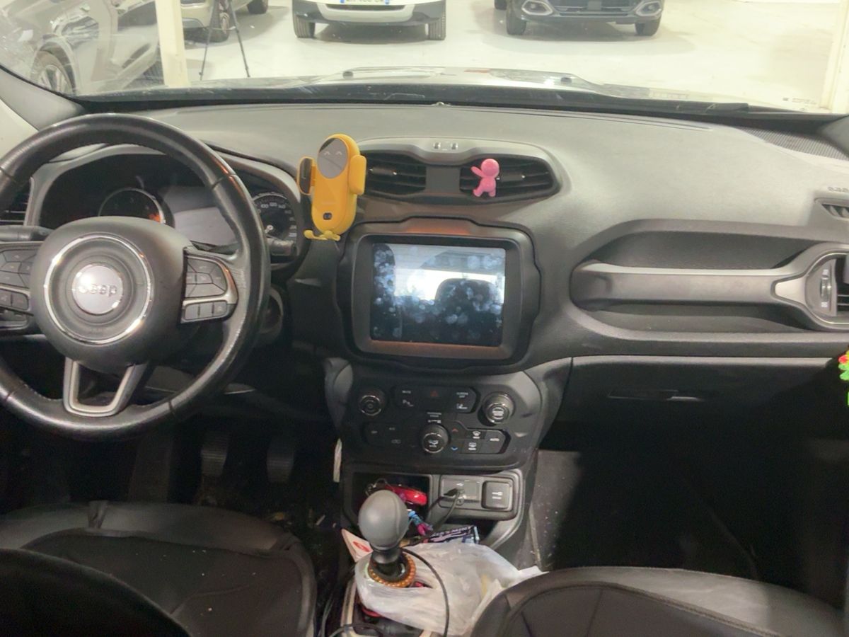 Jeep Renegade 2018 — photo 18