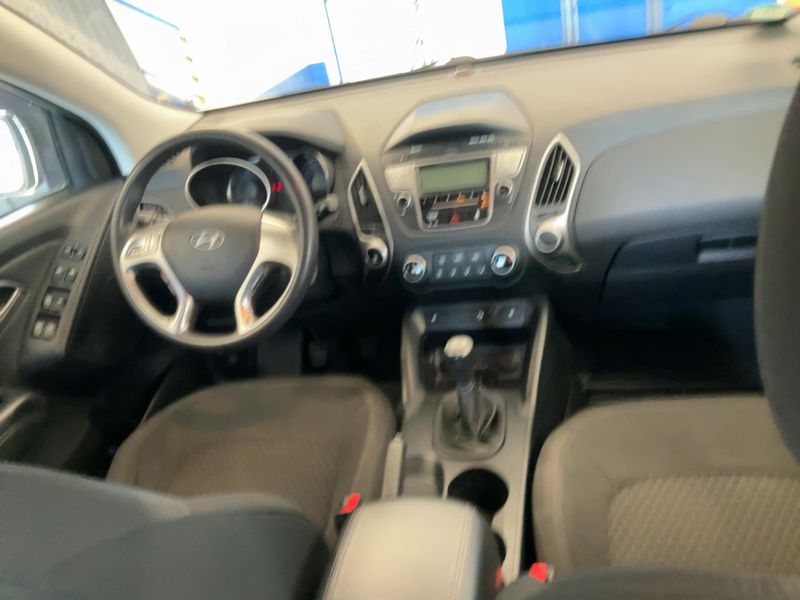 Hyundai ix35 2.0 Comfort 2WD — zdjęcie 12