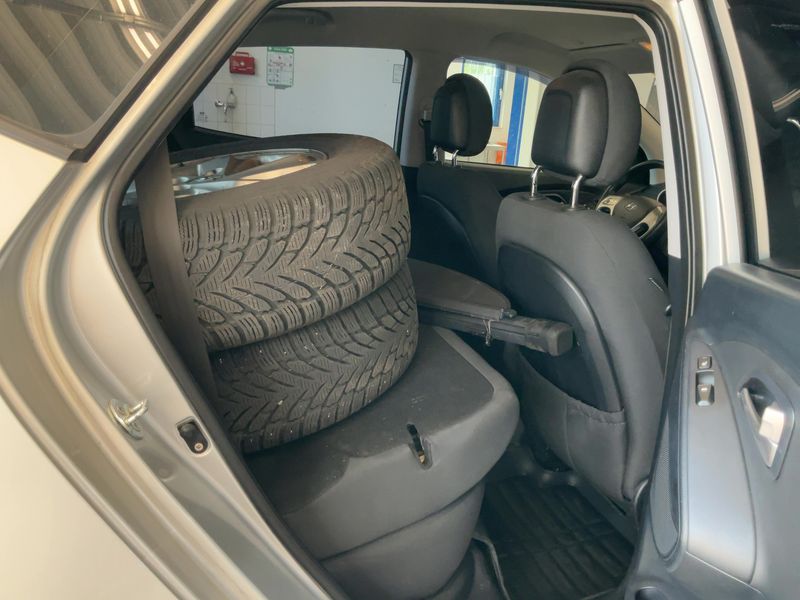 Hyundai ix35 2.0 Comfort 2WD — zdjęcie 14