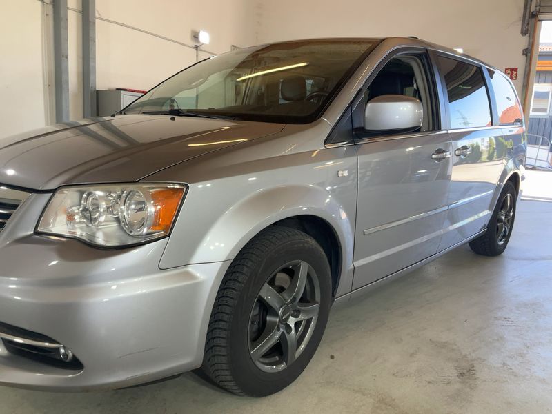 Lancia Voyager 2.8 JTDM Gold — zdjęcie 2