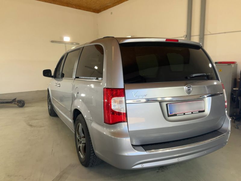 Lancia Voyager 2.8 JTDM Gold — zdjęcie 3