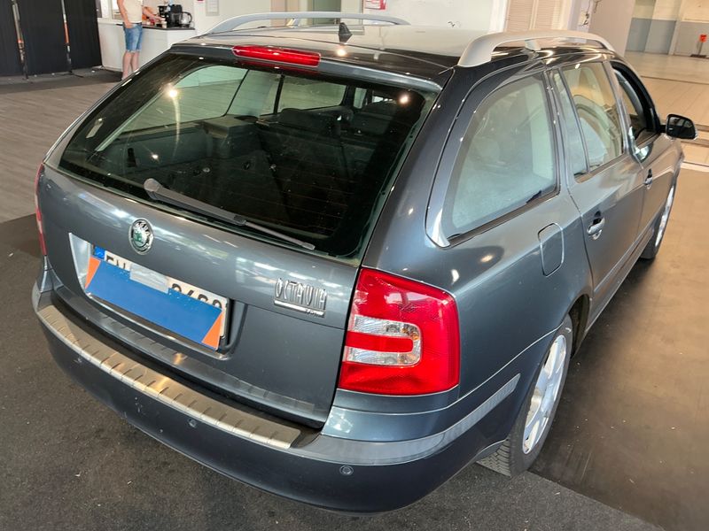 Skoda Octavia 1.9 TDI Elegance — zdjęcie 2