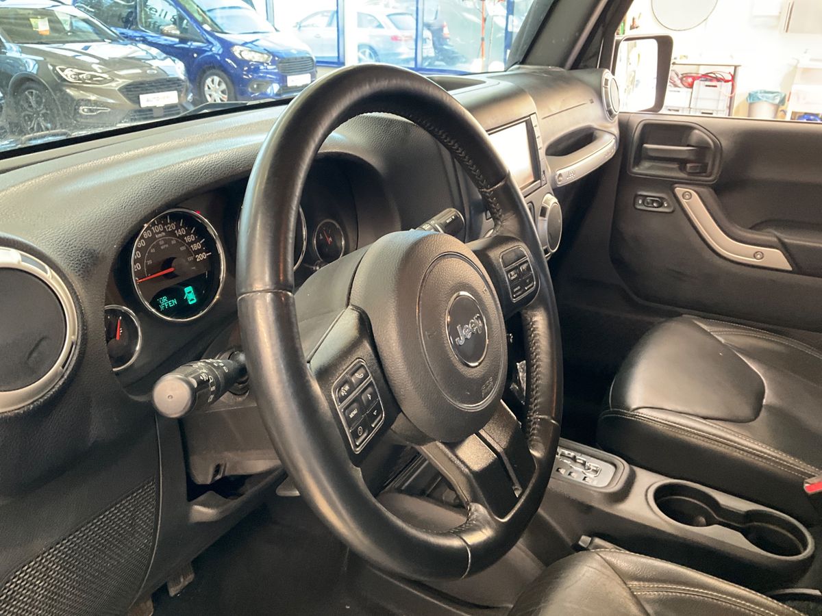 Jeep Wrangler 2017 — photo 39