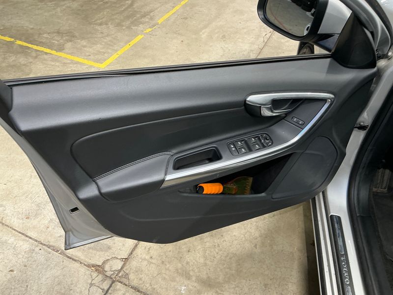Volvo V60 2.0 D3 Linje Business 2016 – снимка 23