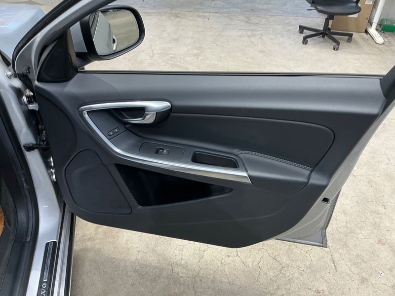Volvo V60 2.0 D3 Linje Business 2016 – снимка 27