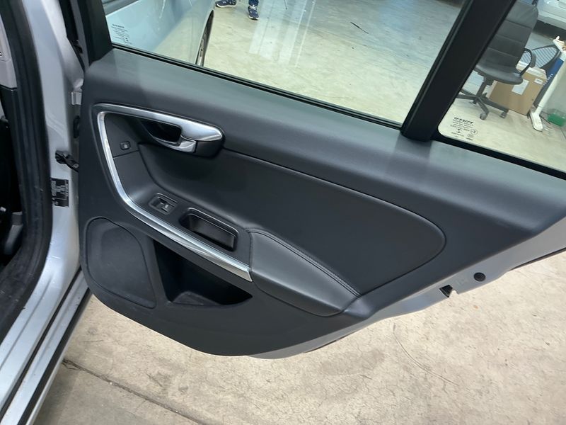 Volvo V60 2.0 D3 Linje Business 2016 – снимка 26