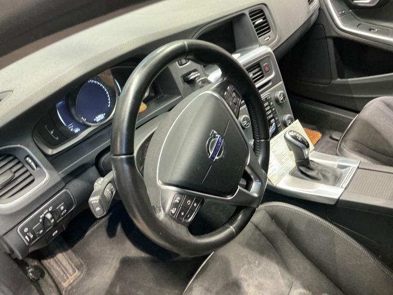 Volvo V60 2.0 D3 Linje Business 2016 – снимка 30