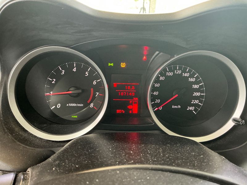Mitsubishi Lancer 1.6 Basis — zdjęcie 13