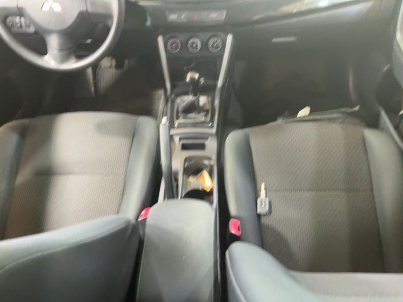 Mitsubishi Lancer 1.6 Basis — zdjęcie 12