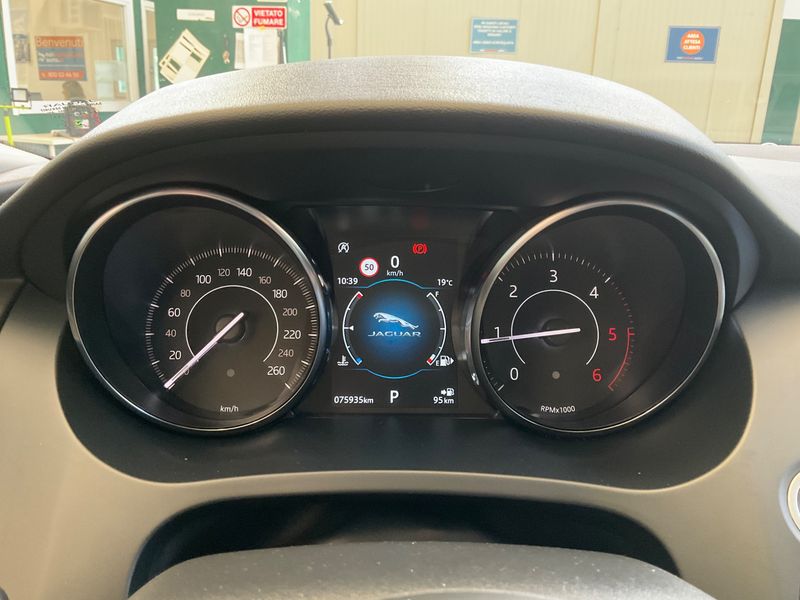 Jaguar E-Pace D150 AWD — zdjęcie 13