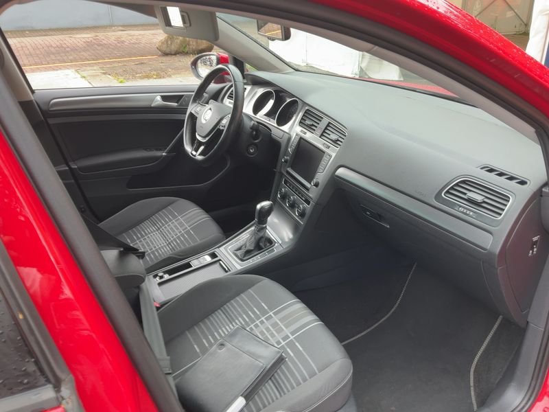 Volkswagen Golf VII 2.0 TDI Lounge BlueMotion Tech 2015 – снимка 16
