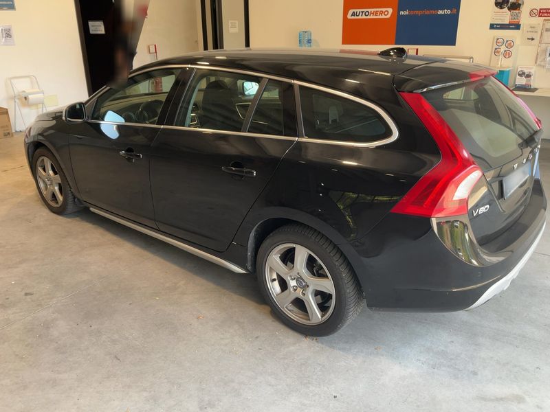 Volvo V60 2.0 D4 Momentum — zdjęcie 3