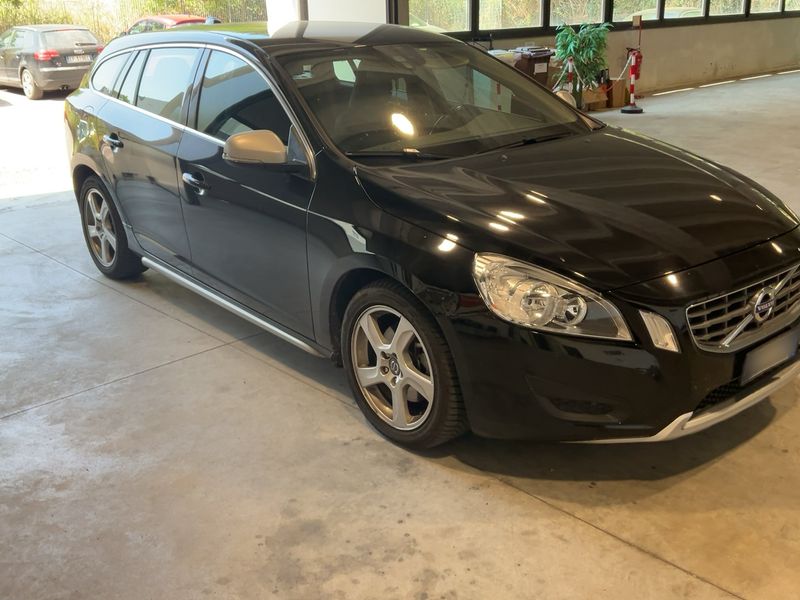 Volvo V60 2.0 D4 Momentum — zdjęcie 8