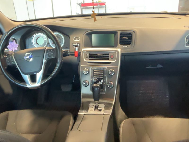 Volvo V60 2.0 D4 Momentum — zdjęcie 12