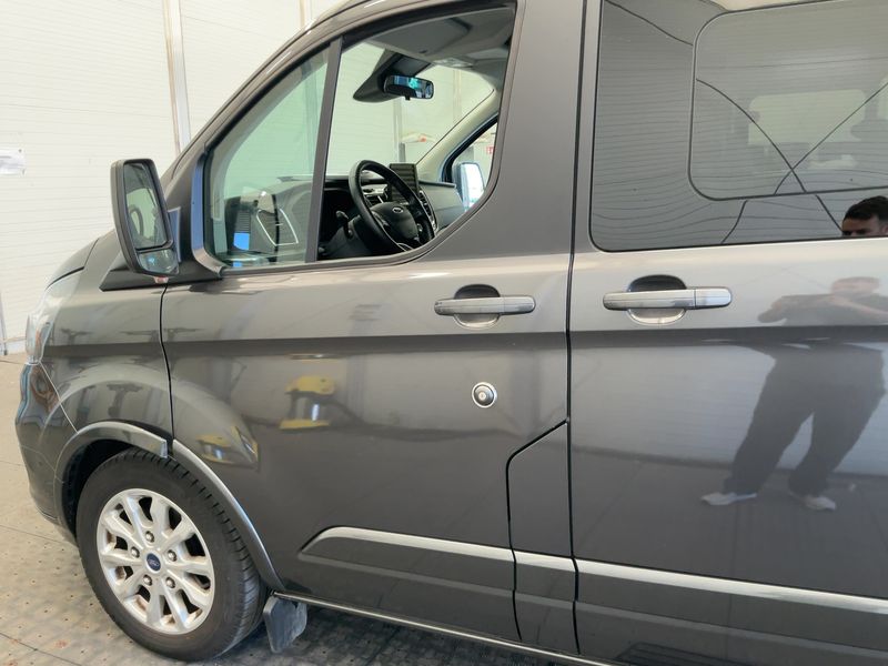 Ford Tourneo Custom 2.0 TDCi 320 L1 Tourneo Titanium — zdjęcie 4
