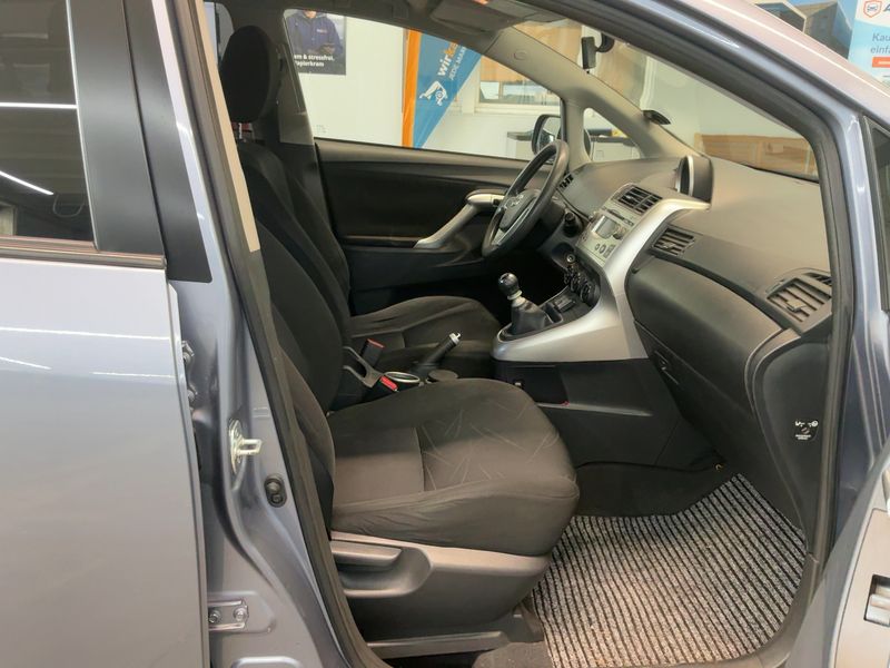 Toyota Verso 1.6 — zdjęcie 11