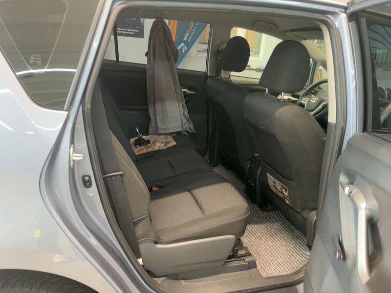 Toyota Verso 1.6 — zdjęcie 14