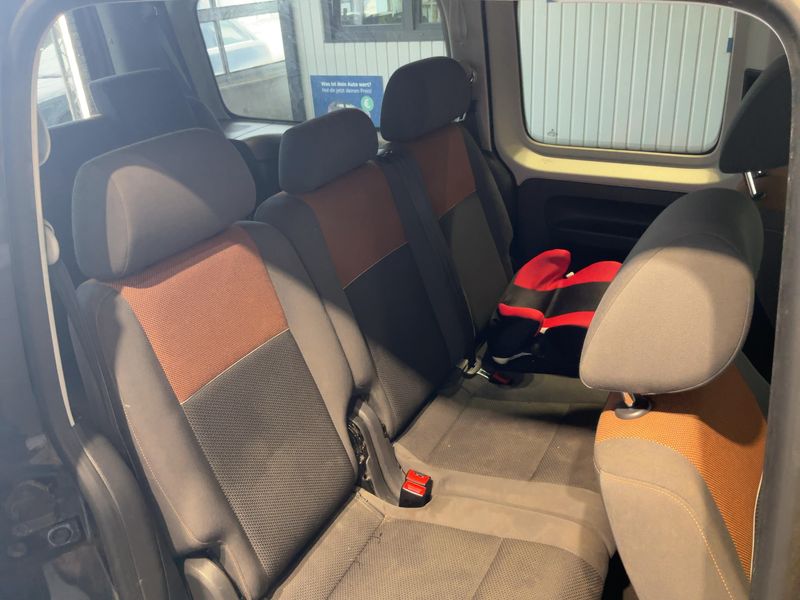Volkswagen Caddy 1.6 TDI Maxi JAKO-O Edition BlueMotion Tech 2013 – снимка 19