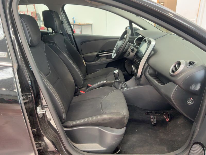 Renault Clio 0.9 Graphite — zdjęcie 11