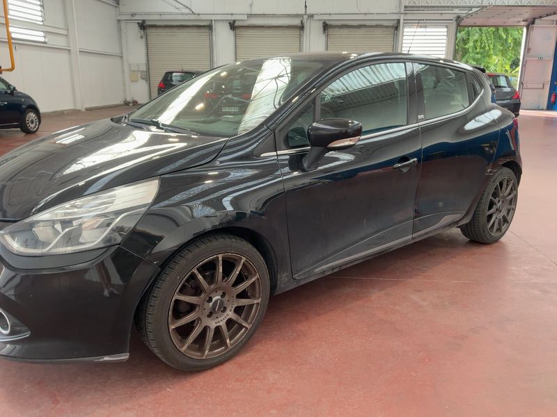 Renault Clio 0.9 Graphite — zdjęcie 2