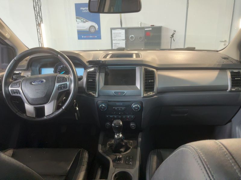 Ford Ranger 3.2 TDCi Doppelkabine Limited 4x4 — zdjęcie 12