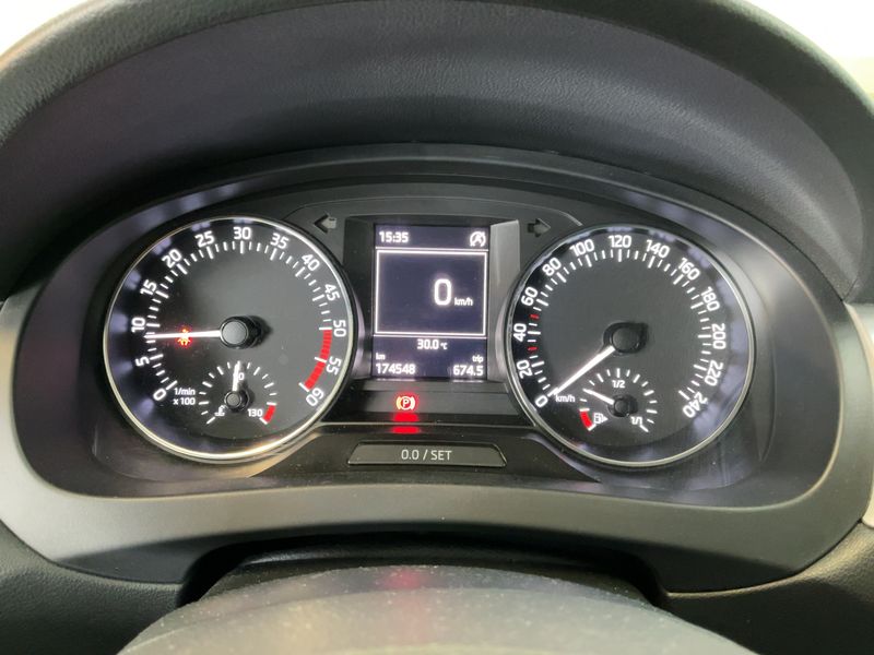 Skoda Rapid Spaceback 1.4 TDI Ambition — zdjęcie 13