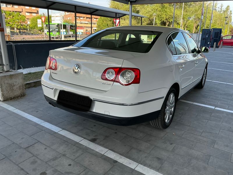 Volkswagen Passat 2.0 TDI Advance — zdjęcie 2