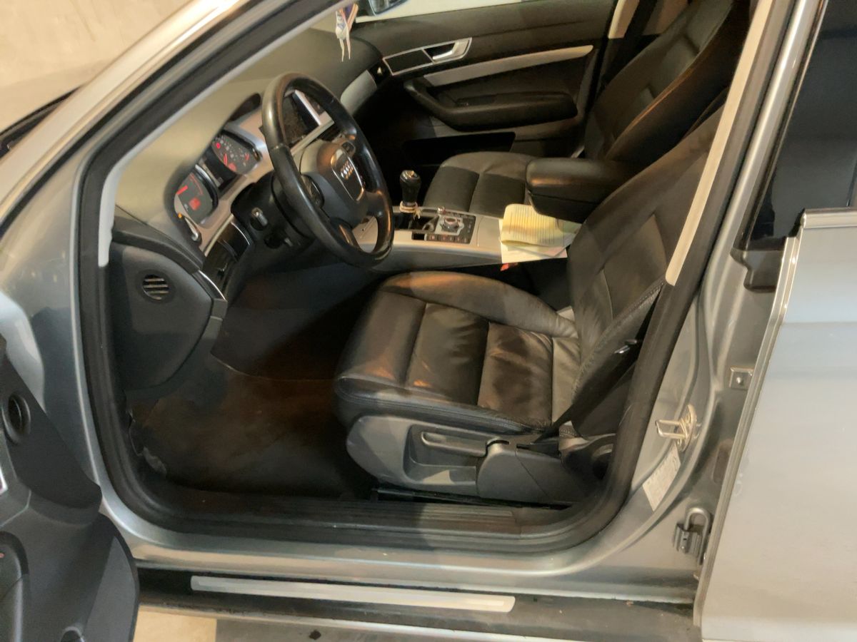 Audi A6 2011 — photo 17