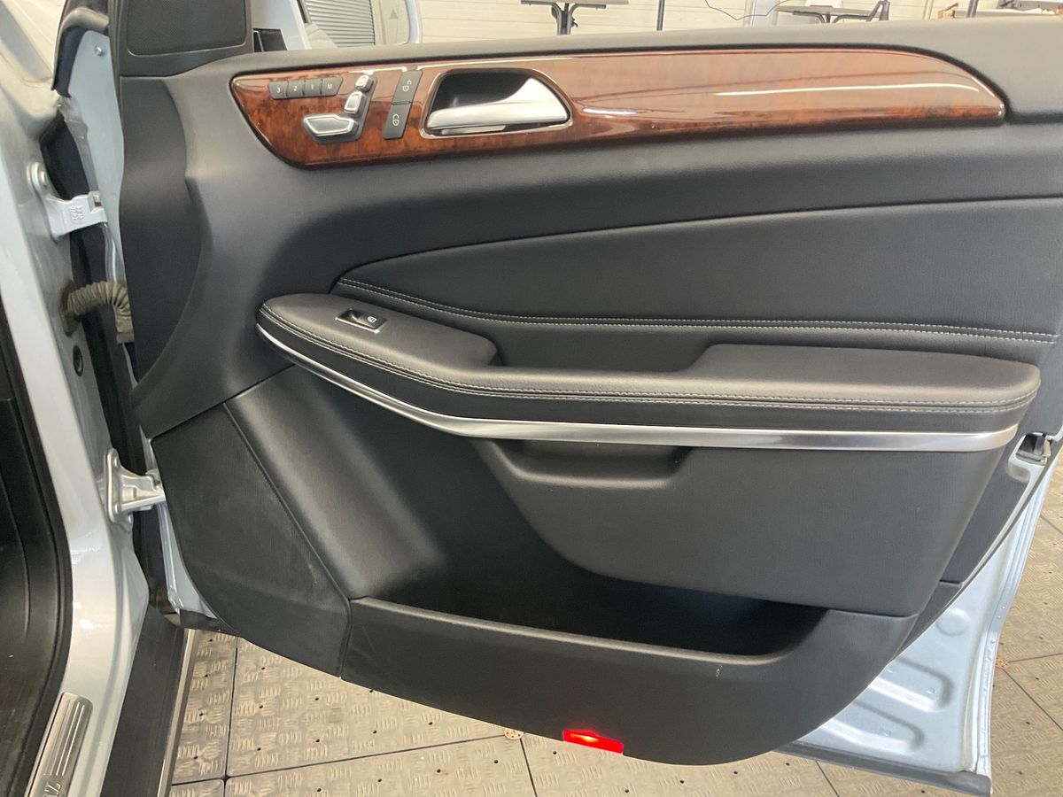 Mercedes-Benz GLS-Klasse 2017 — photo 36