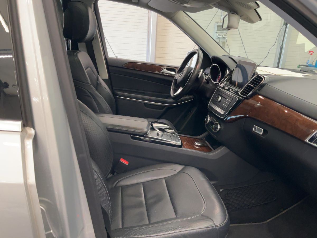 Mercedes-Benz GLS-Klasse 2017 — photo 17