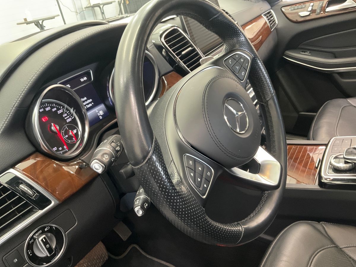 Mercedes-Benz GLS-Klasse 2017 — photo 38